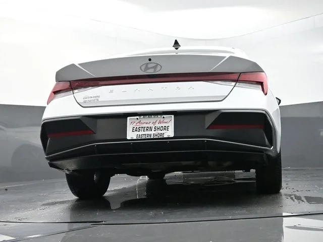 Used 2025 White Hyundai SEL Convenience image 46