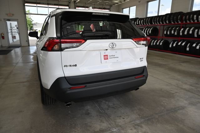 Used 2022 White Toyota XLE image 7