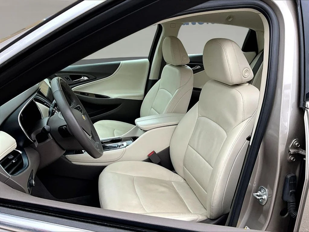 Used 2024 Gray Chevrolet LT image 24