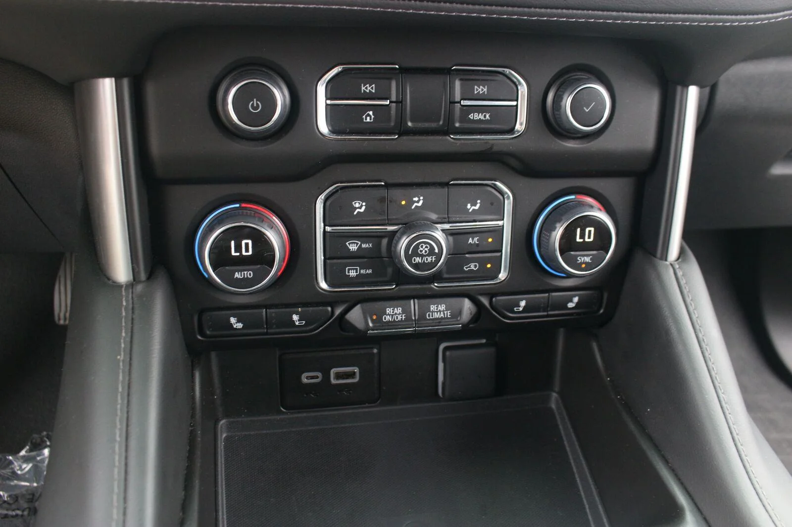 Used 2024 Black Chevrolet Z71 image 31