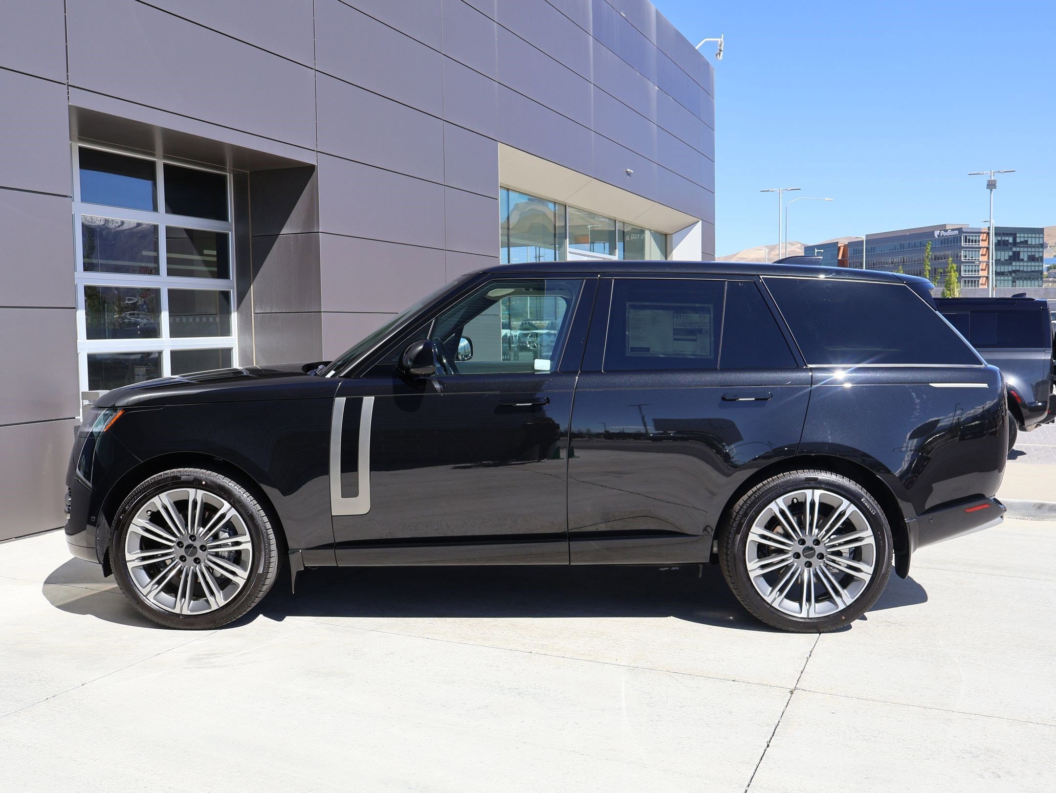 2026 Land Rover Range Rover SE - Photo 9
