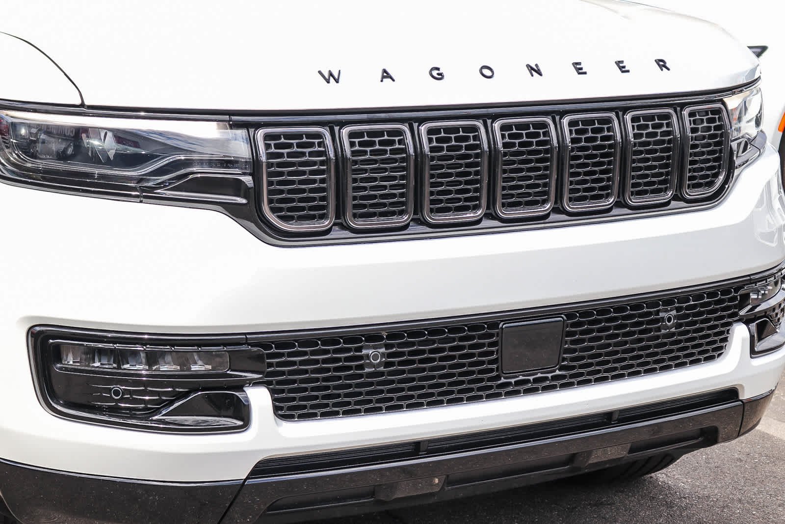Used 2025 Bright White Clearcoat Jeep Series II Carbide image 9