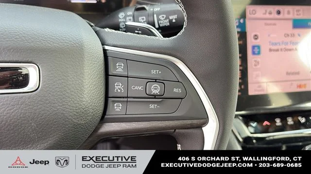 New 2026 Baltic Gray Metallic Clear-Coat Exterior Paint Jeep Altitude image 14