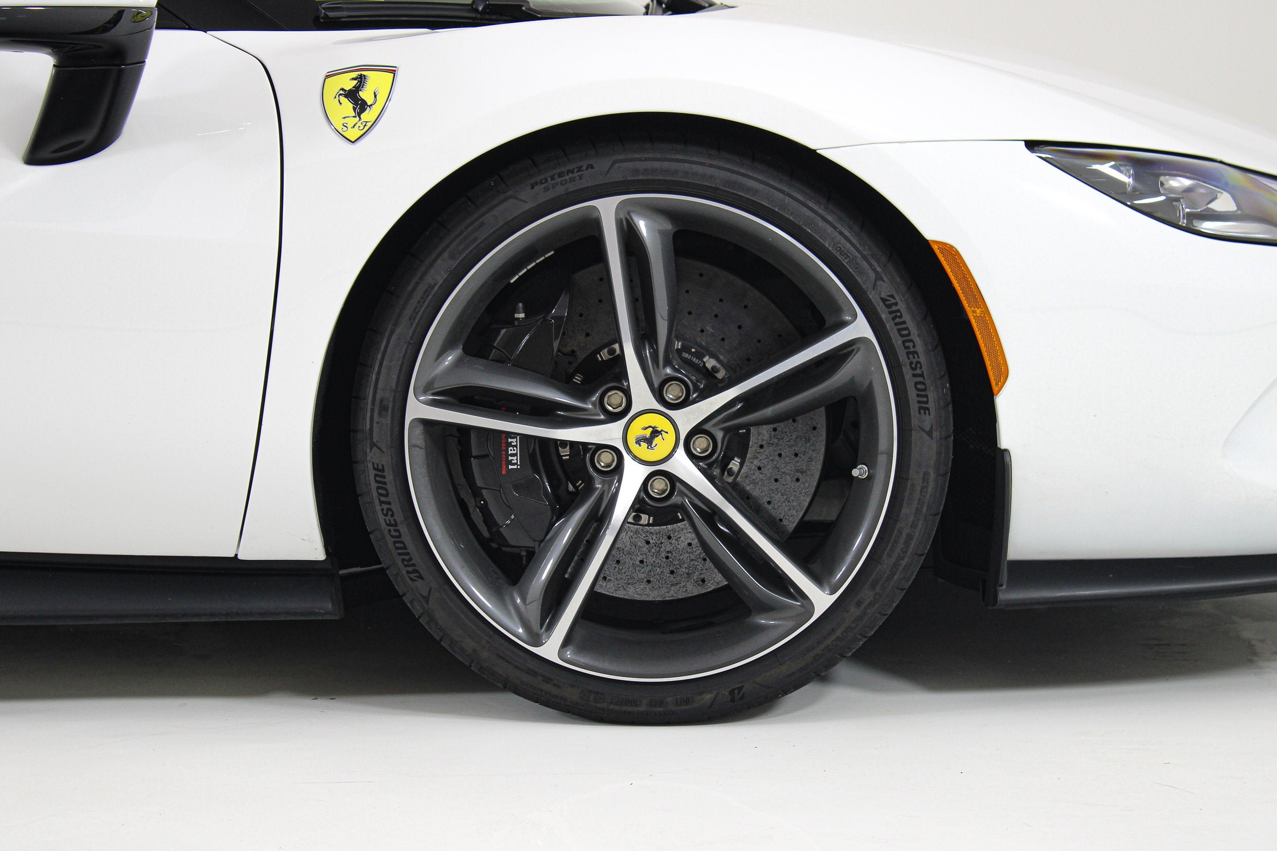 Used 2025 Bianco Cervino Ferrari  image 21