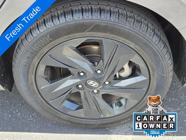 Used 2023 Silver Hyundai SEL image 9