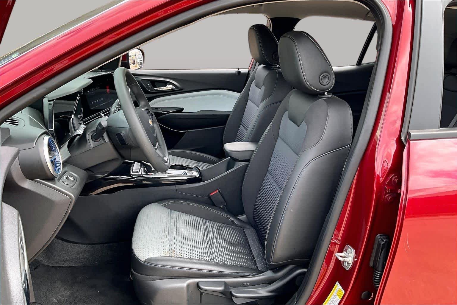 Used 2025 Crimson Metallic Chevrolet LT image 8