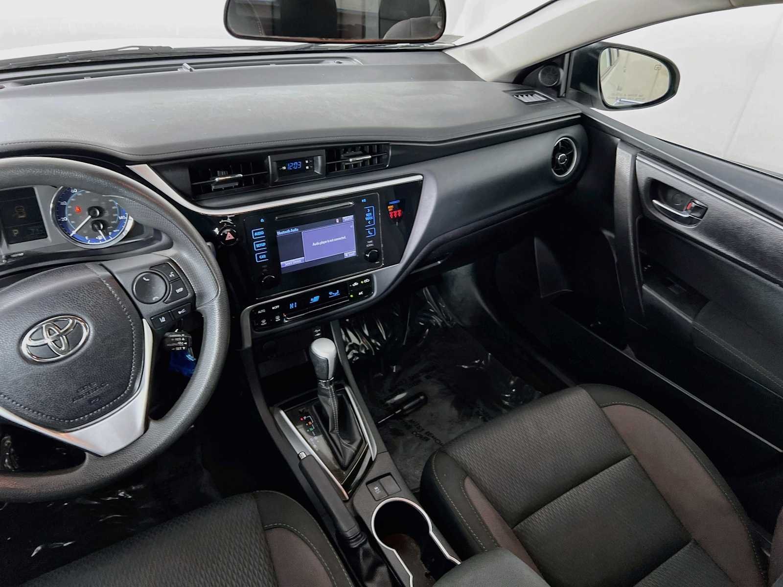 Used 2018 Super White Toyota LE image 23