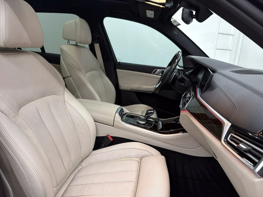 Used 2020 Gray BMW sDrive40i image 32