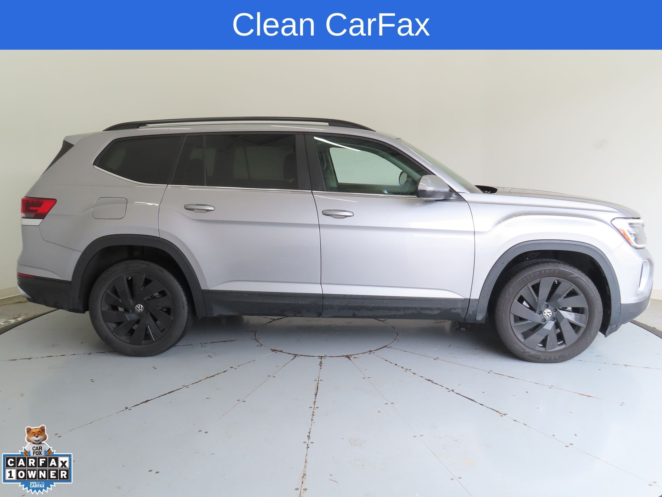 Used 2024 Silver Volkswagen 2.0T SE w/Technology image 2
