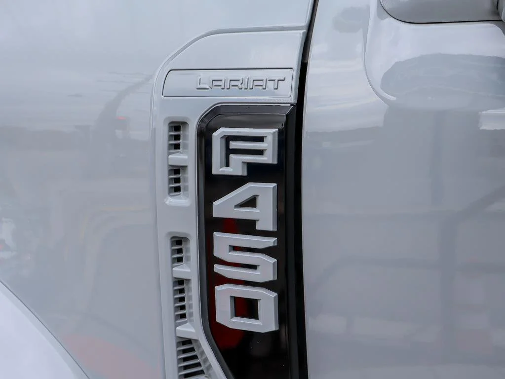 Used 2026 Avalanche Ford LARIAT image 8