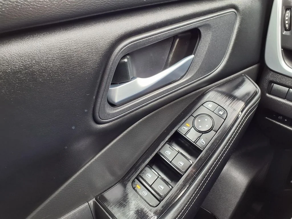 Used 2025 Gray Nissan SV image 18