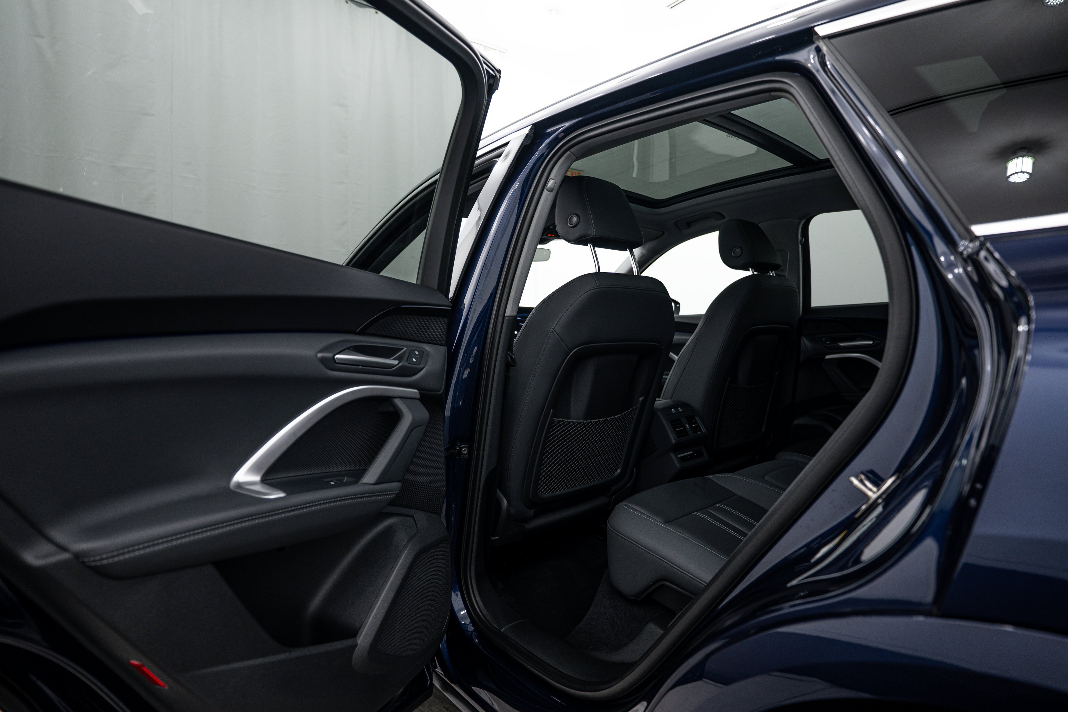 Used 2025 Navarra Blue Metallic Audi Premium image 16
