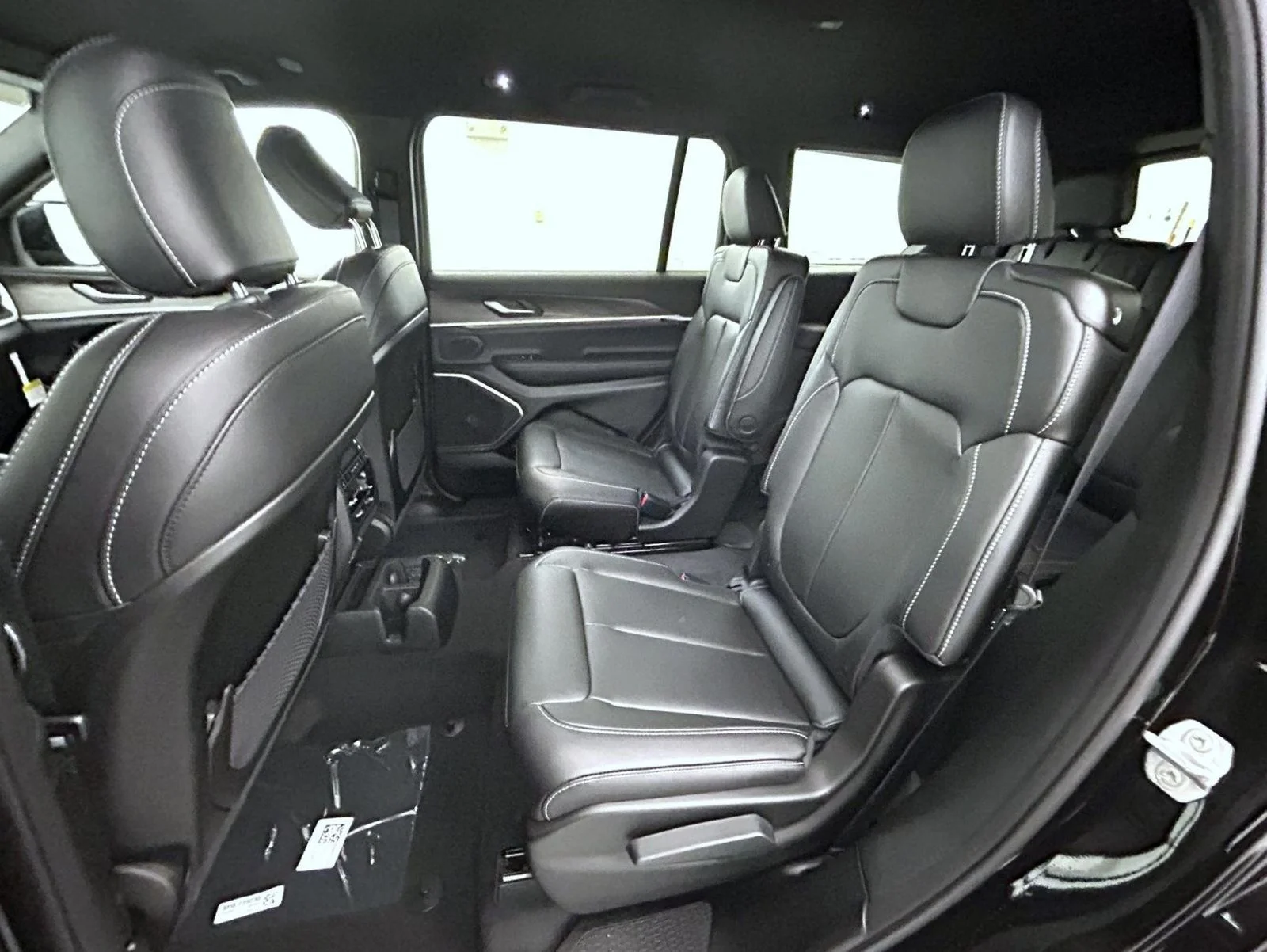 New 2026 Diamond Black Crystal Pearlcoat Jeep Limited image 21