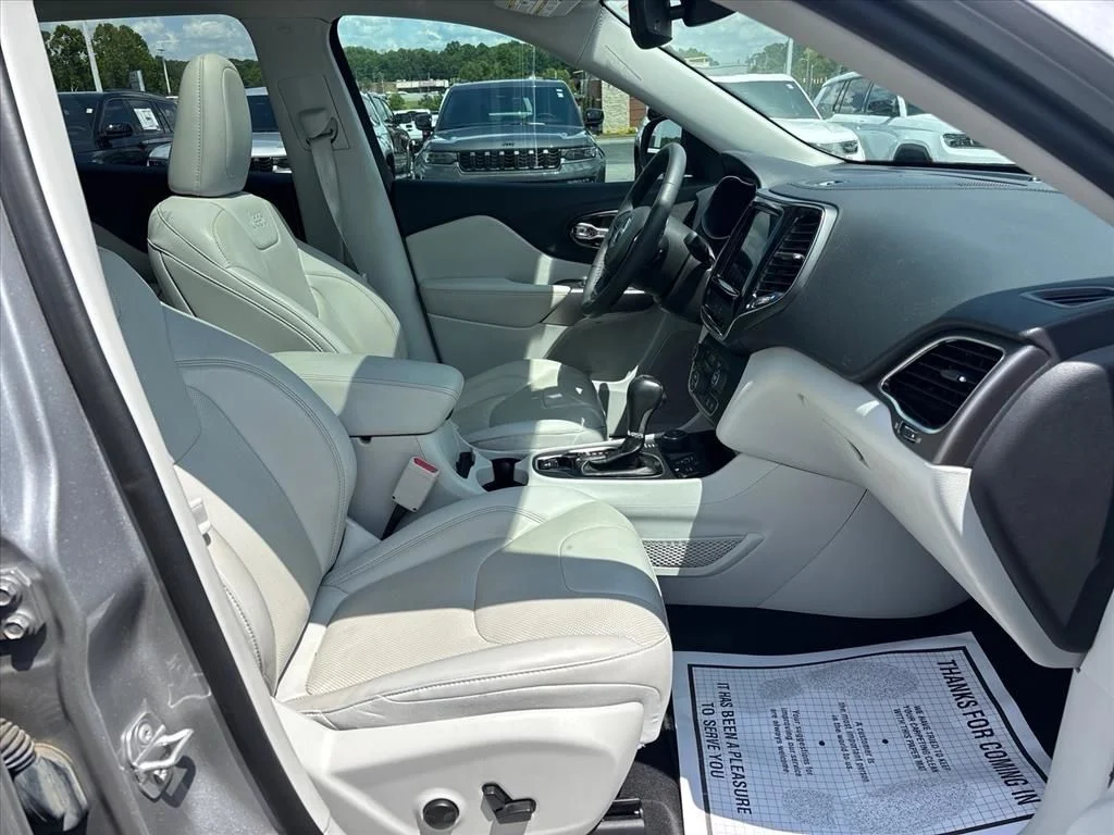 Used 2022 Silver Jeep Limited image 15