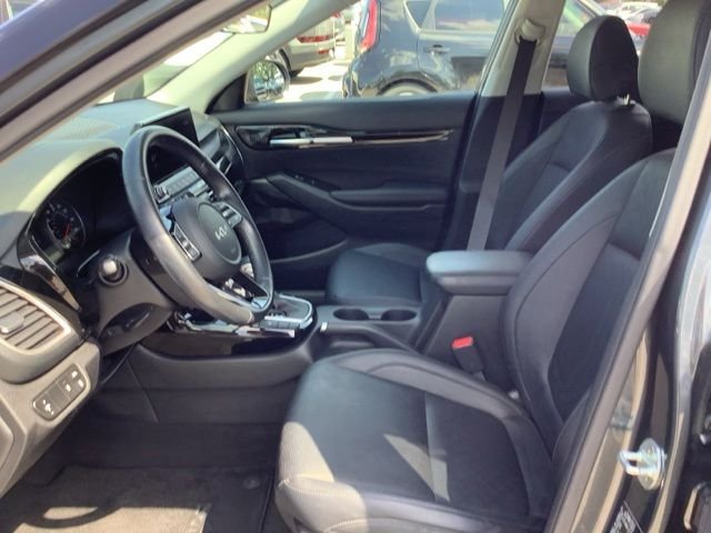 Used 2022 Black Kia EX image 9