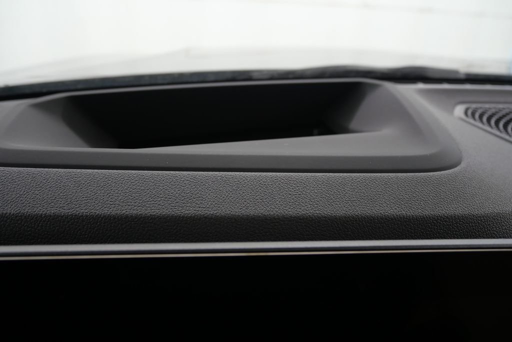 2025 BMW 3 Series 330i - Photo 21