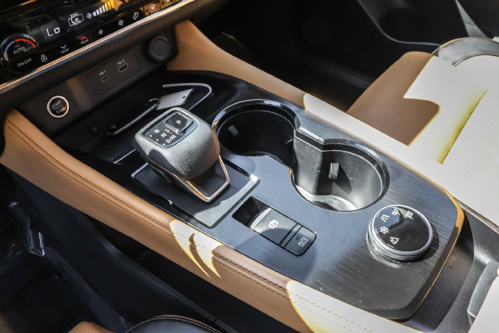 Used 2023 White Nissan Platinum image 36