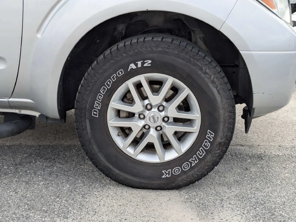 Used 2016 Silver Nissan SV image 11