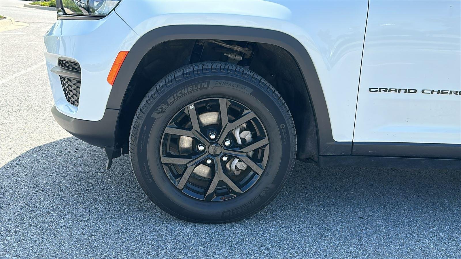 Used 2025 Bright White Clearcoat Jeep Altitude image 7
