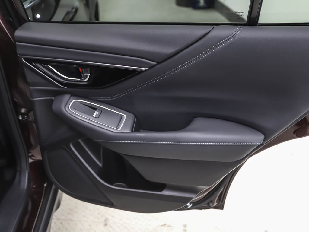 Used 2023  Subaru  image 22
