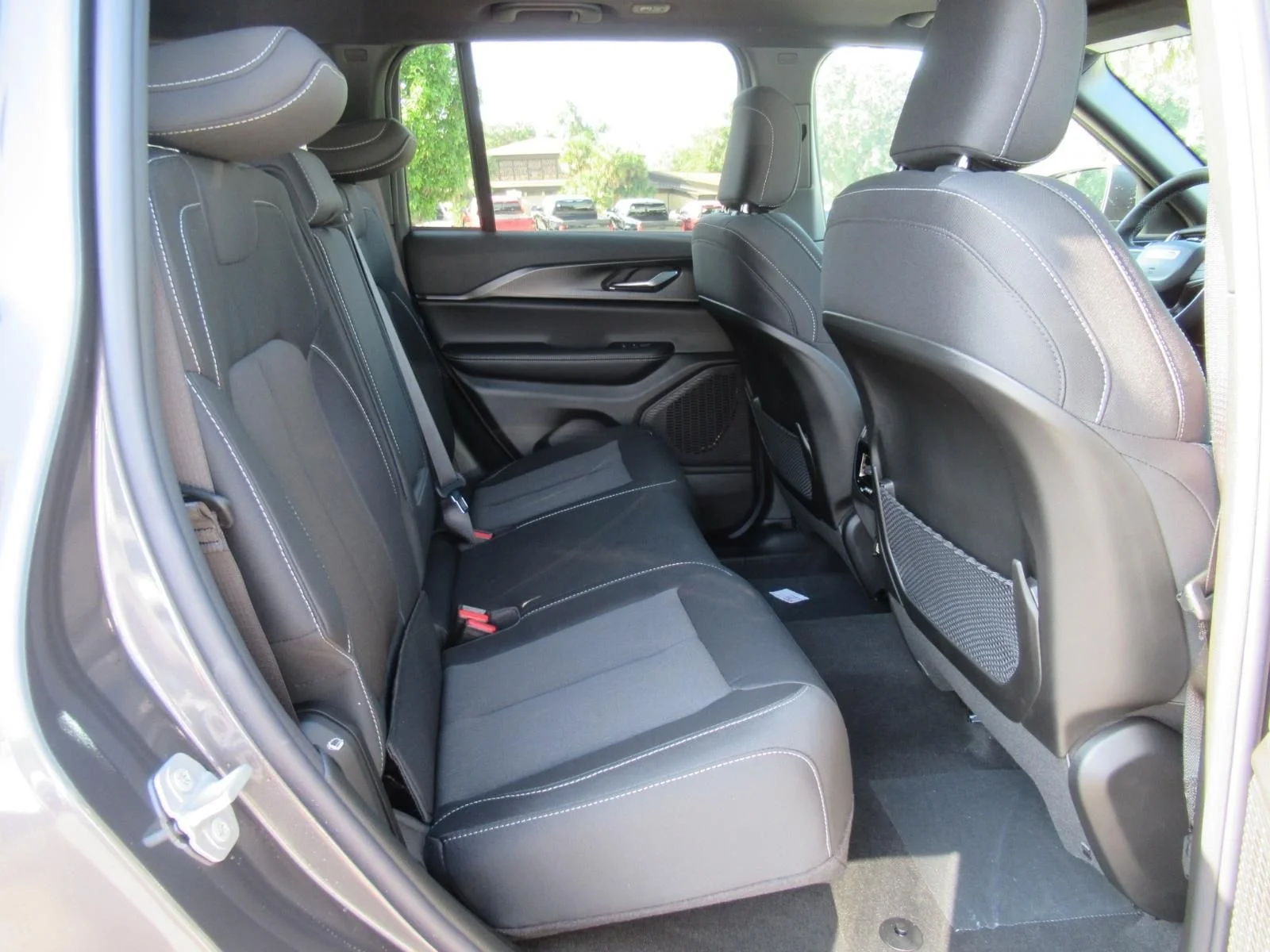 New 2026 Baltic Gray Metallic Clear-Coat Exterior Paint Jeep Laredo X image 31