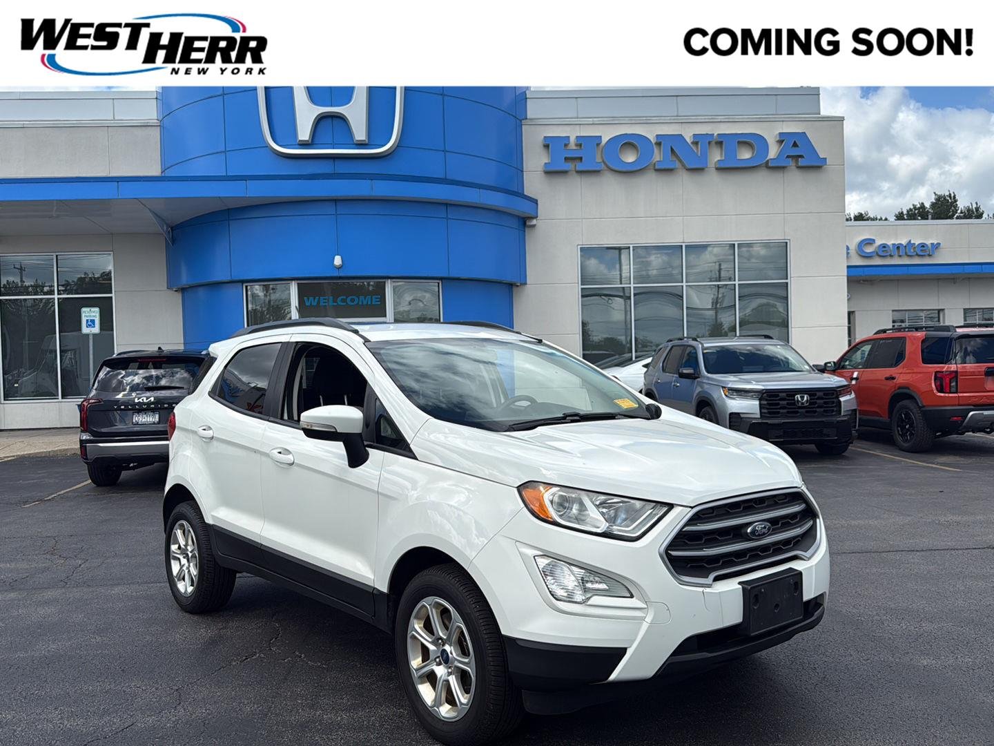 Used 2019 Diamond White Ford SE image 1