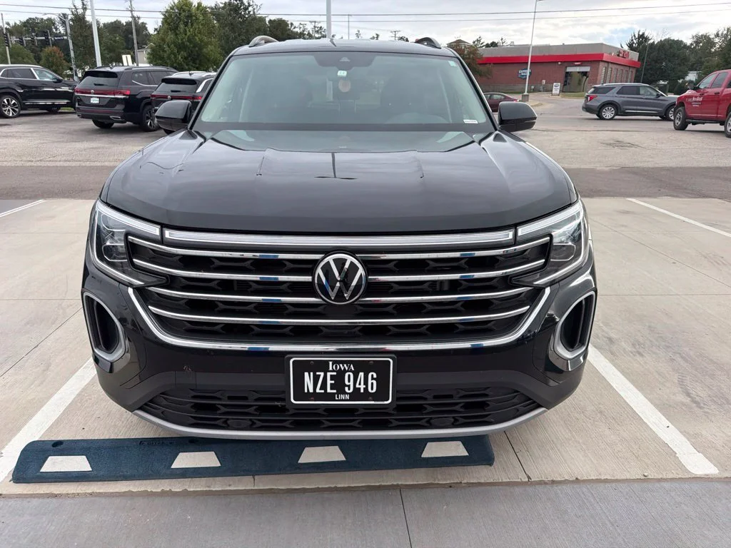 Used 2024  Volkswagen 2.0T SE image 2