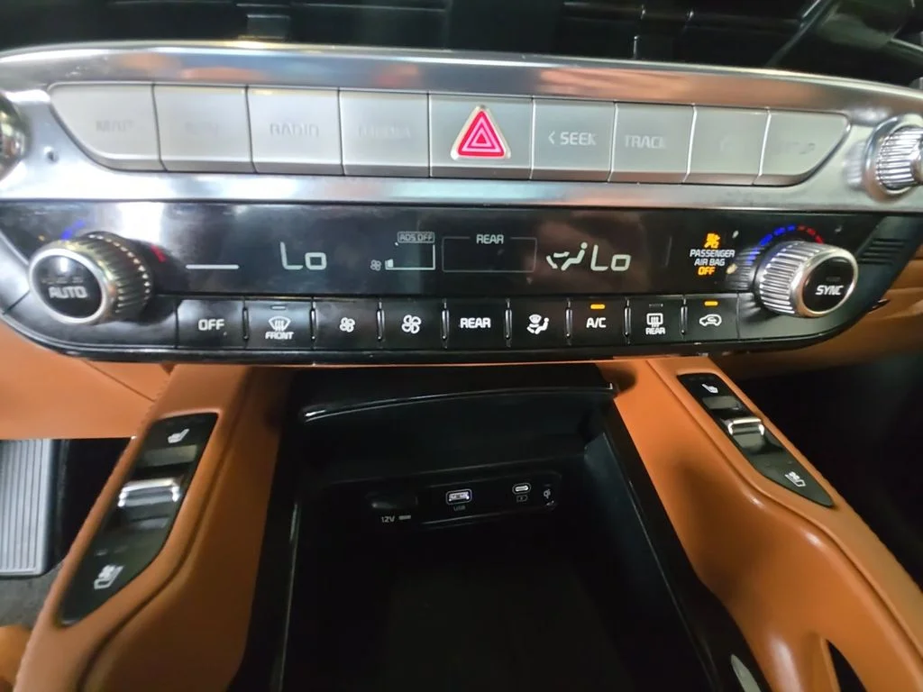 Used 2025 White Kia SX-Prestige X-Line image 17