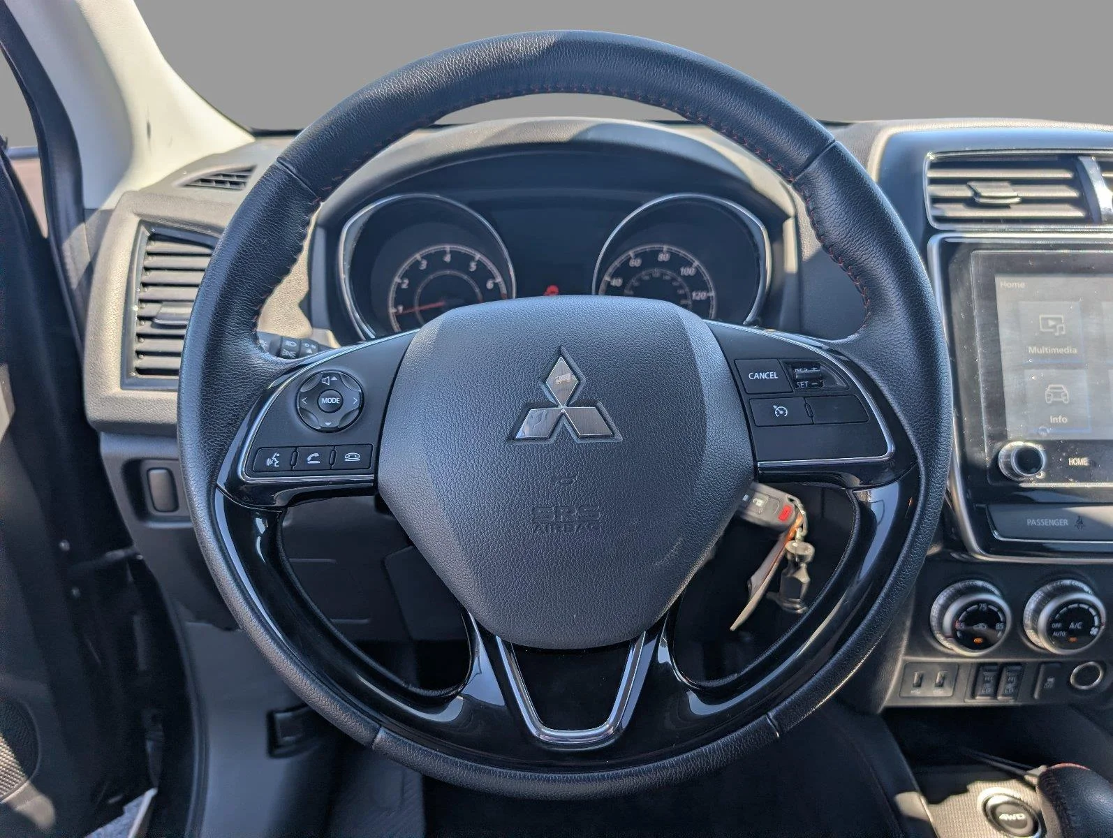 Used 2024 Labrador Black Pearl Mitsubishi LE image 22