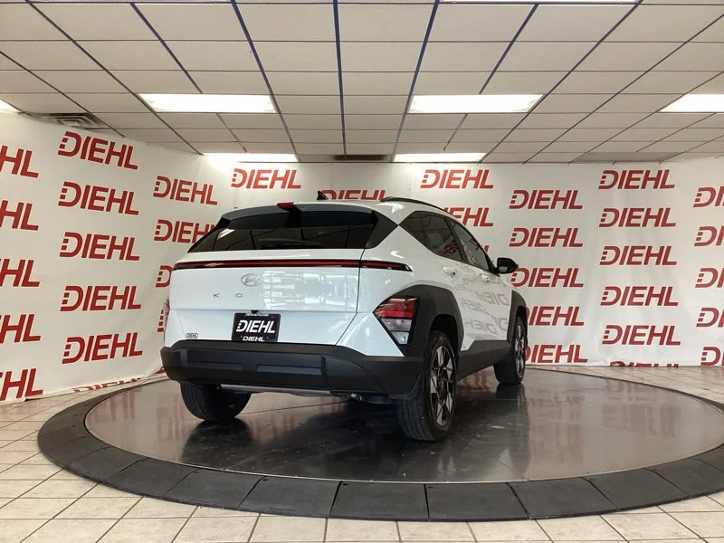 Used 2024 White Hyundai SEL image 7