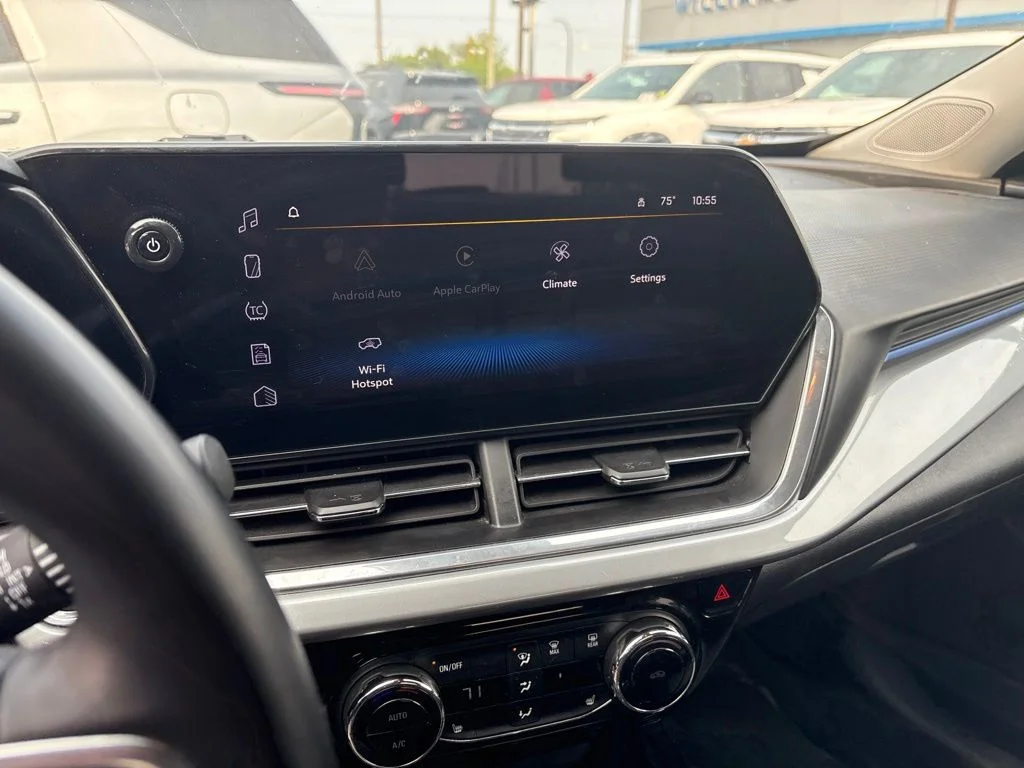 Used 2024 Summit White Chevrolet LT image 10