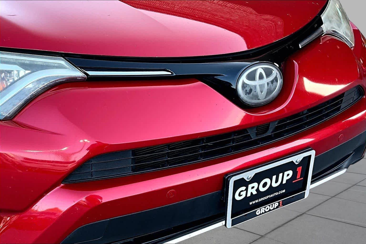 Used 2016 Barcelona Red Metallic Toyota Limited image 29