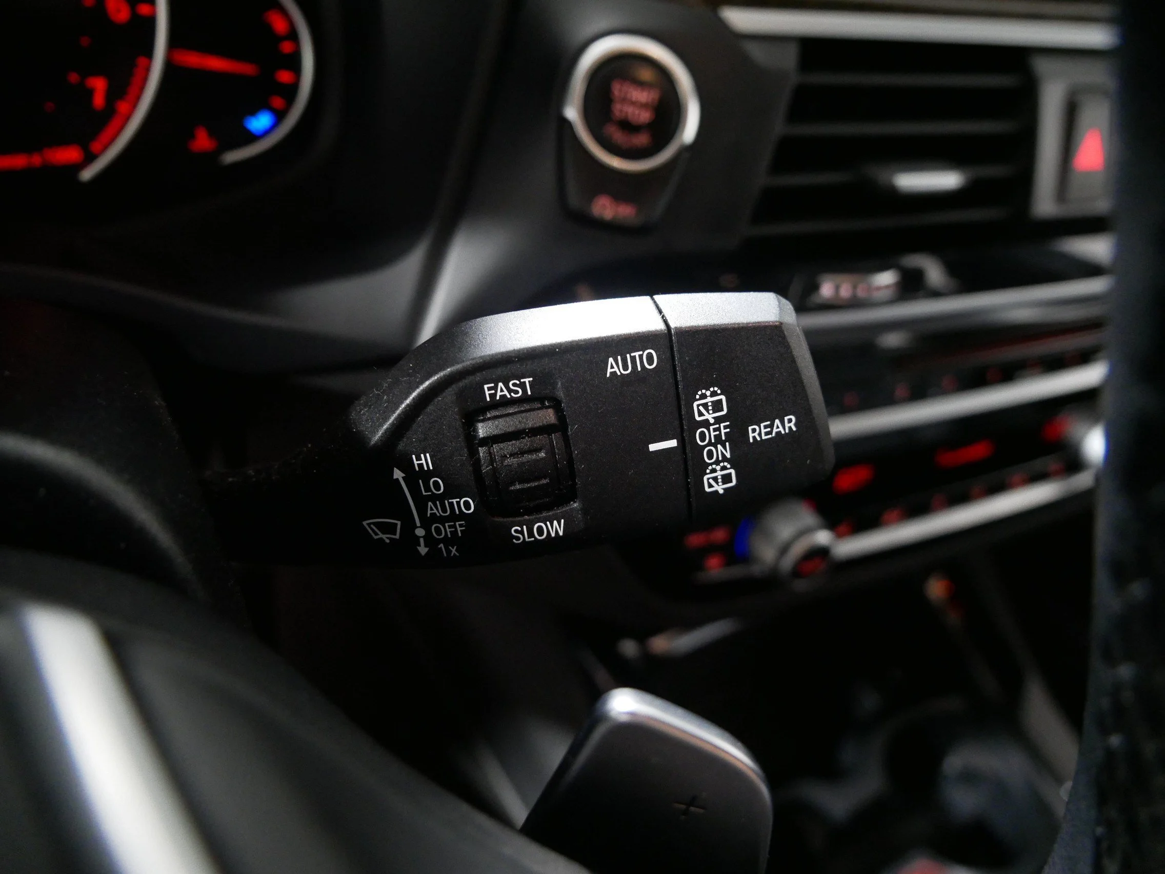 Used 2018 Alpine White BMW xDrive30i image 32