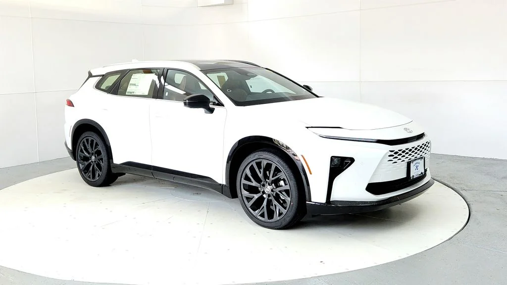 New 2026 Oxygen White Toyota Limited image 7