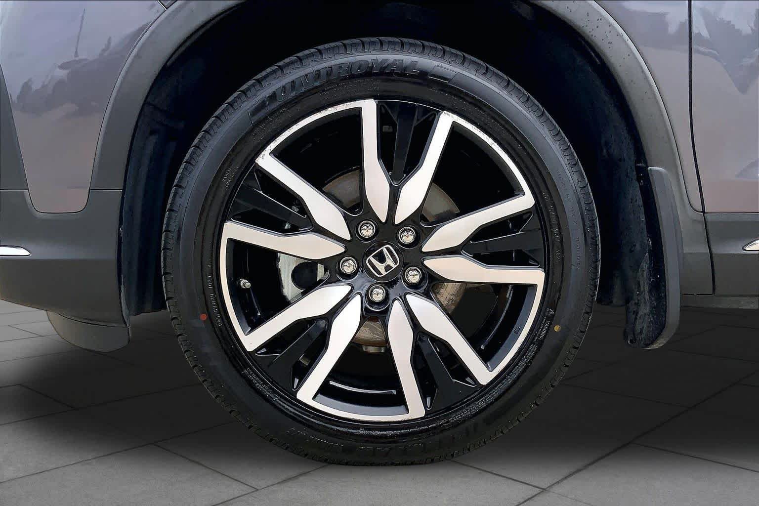 Used 2021 Modern Steel Metallic Honda Touring 7-Passenger image 11