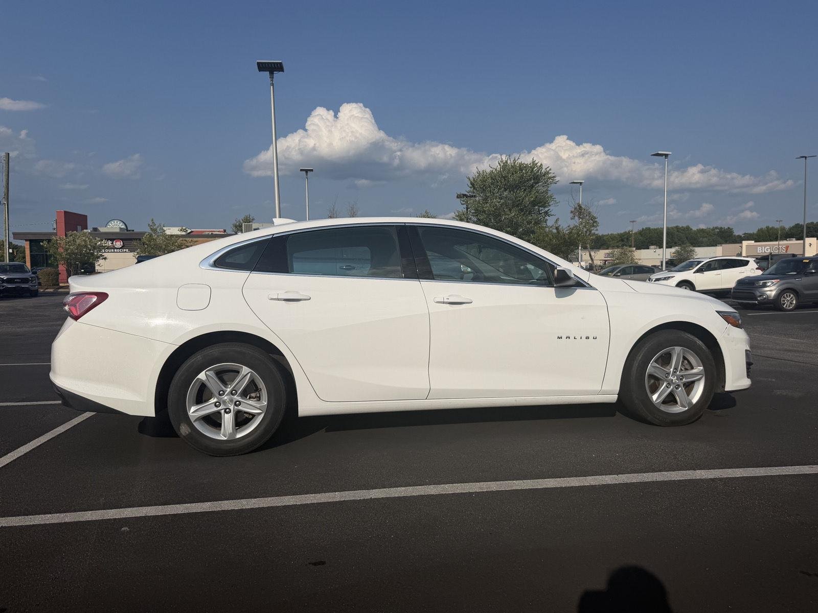 Used 2022 Summit White Chevrolet LT image 4