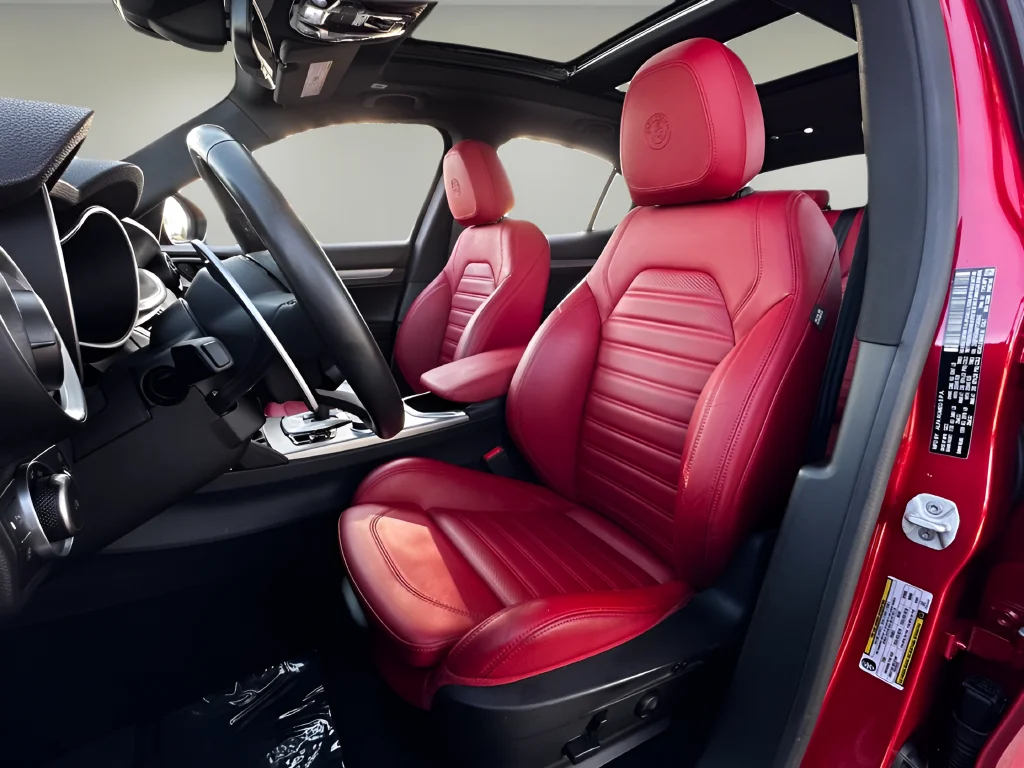 Used 2023 Red Alfa Romeo Veloce image 5