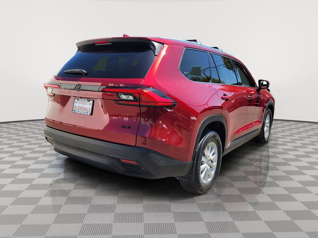 Used 2024 Pearl Toyota XLE image 4