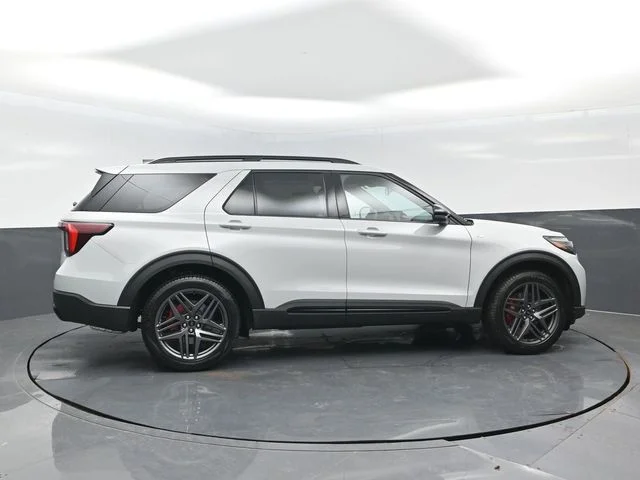 New 2027 Avalanche Gray Ford ST-Line image 3