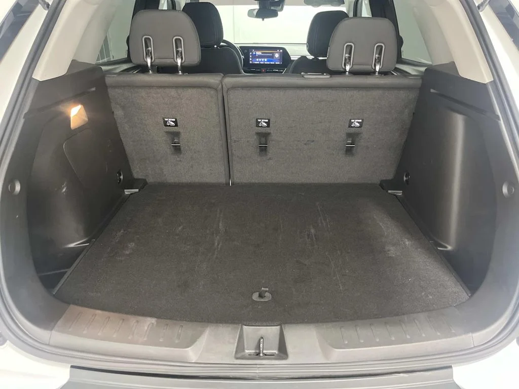 Used 2024 Summit White Chevrolet LS image 11