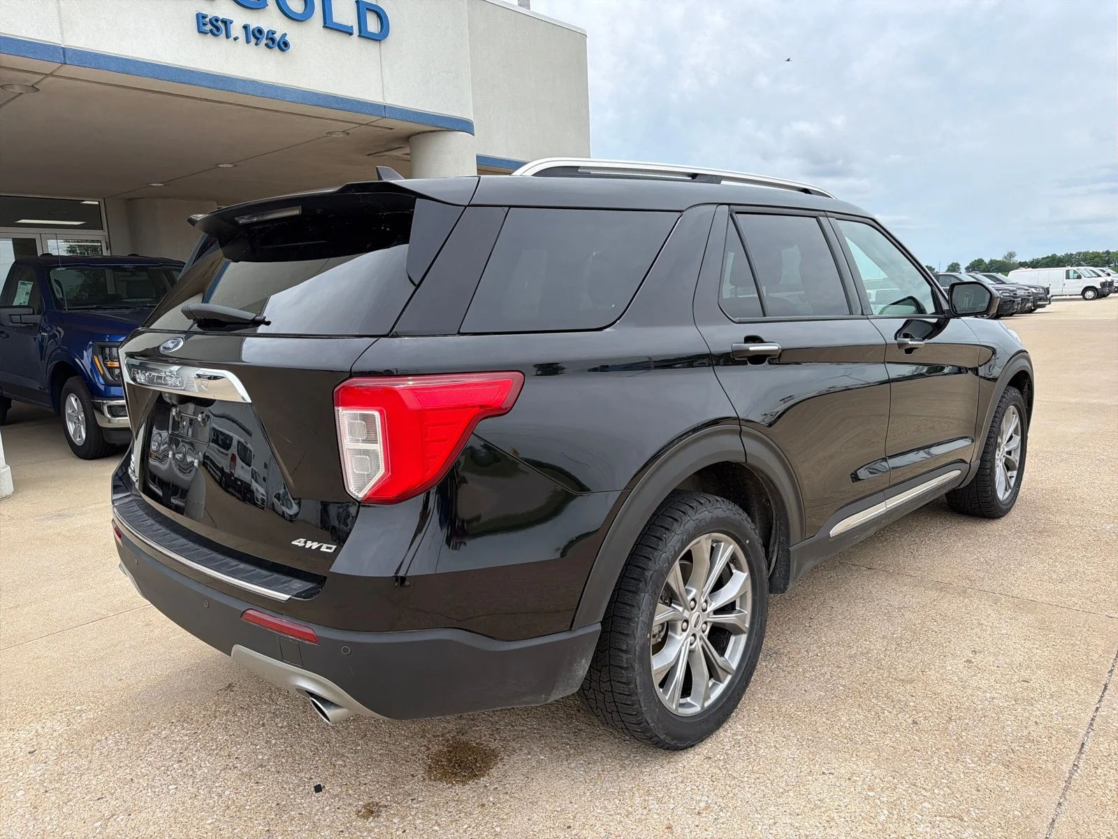 Used 2022 Agate Black Metallic Ford Limited image 11