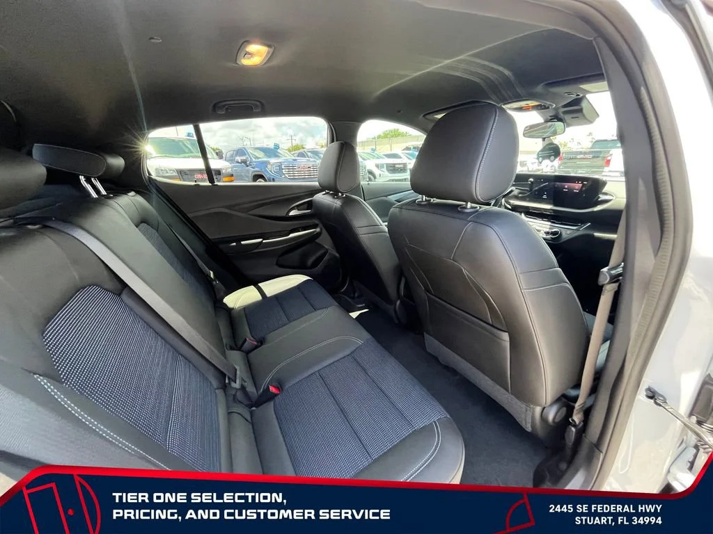 Used 2025 Summit White Buick Preferred image 18