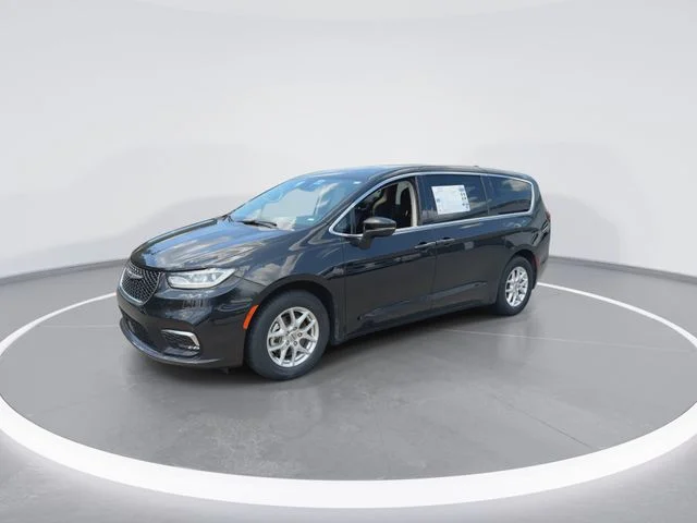 Used 2023 Black Chrysler Touring L image 4