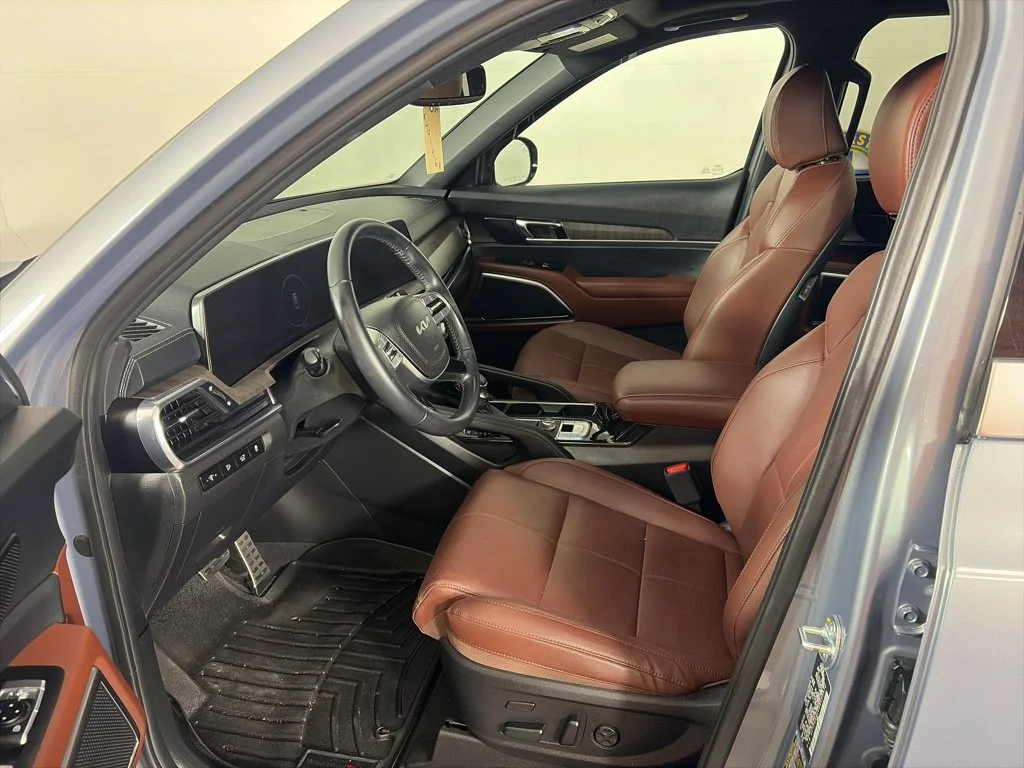 Used 2024 Silver Kia SX image 11