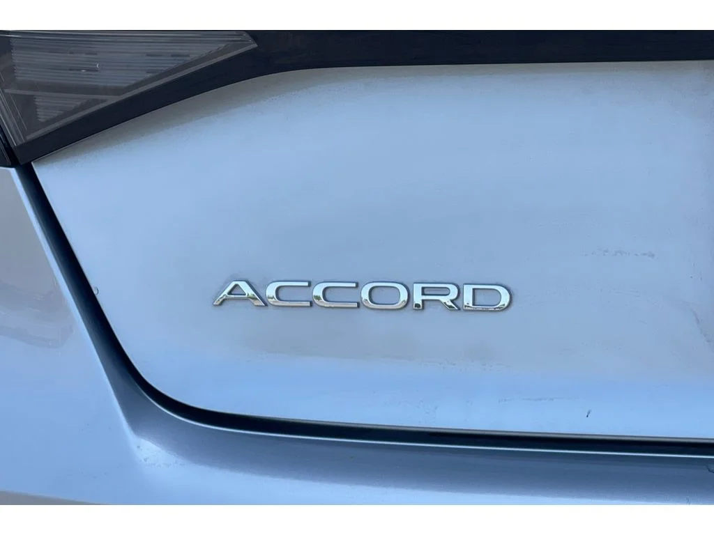 Used 2024 Solar Silver Metallic Honda LX image 17