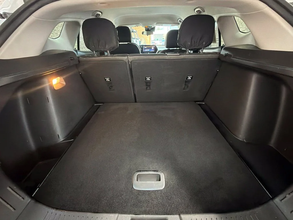 Used 2025 Summit White Chevrolet LT image 16