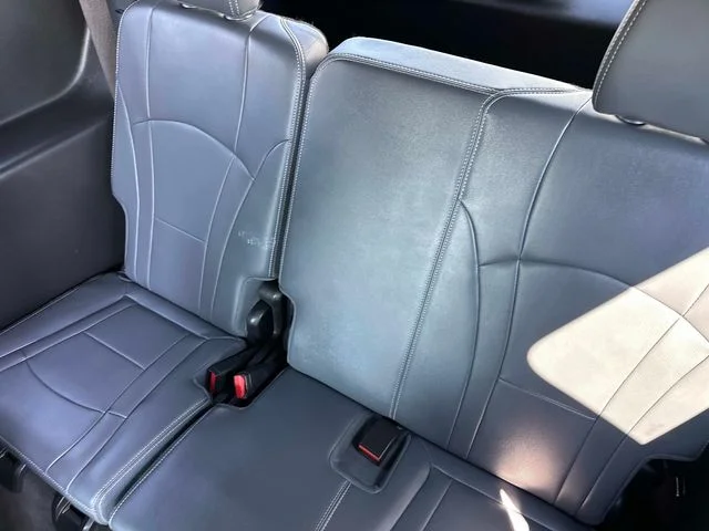 Used 2023 Black Buick Essence image 12