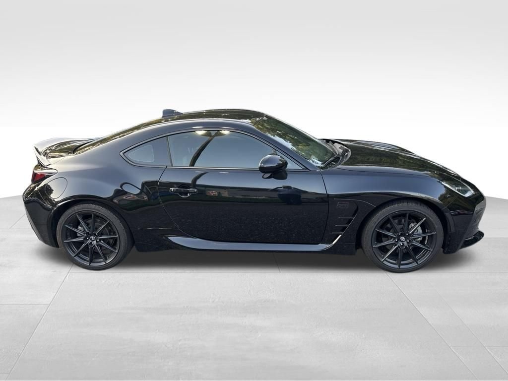 Used 2023  Toyota Premium image 4