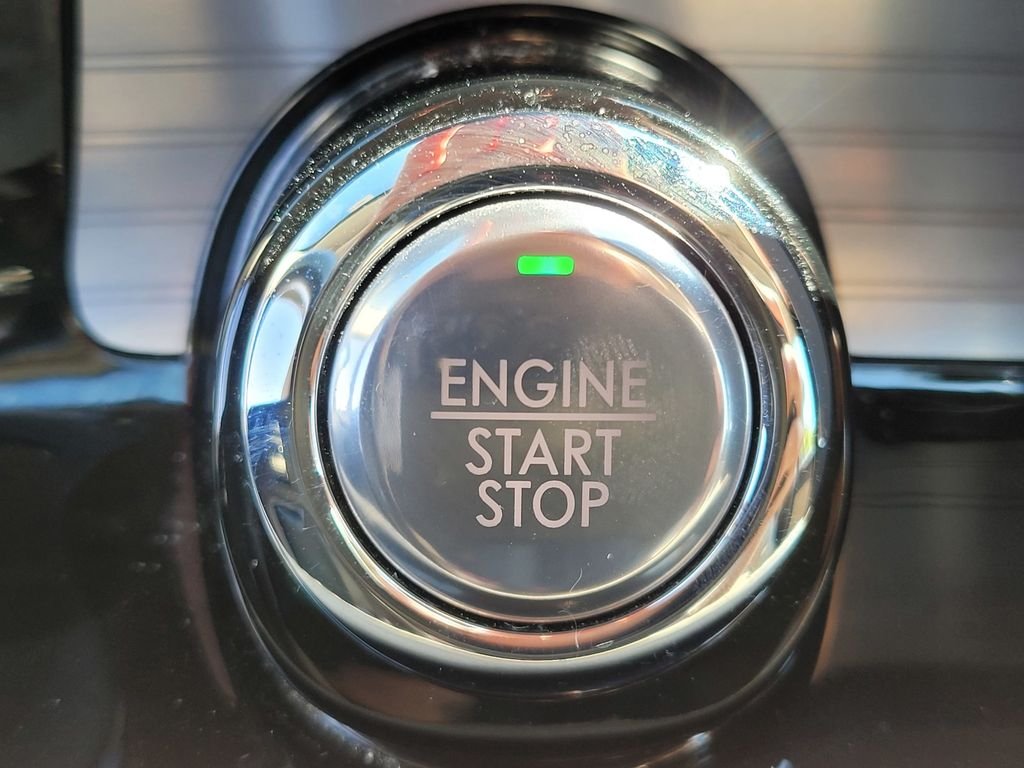 Used 2020 White Lincoln Standard image 23
