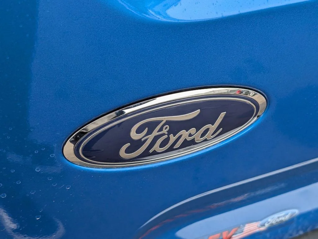 New 2025 Velocity Blue Metallic Ford Outer Banks® image 13